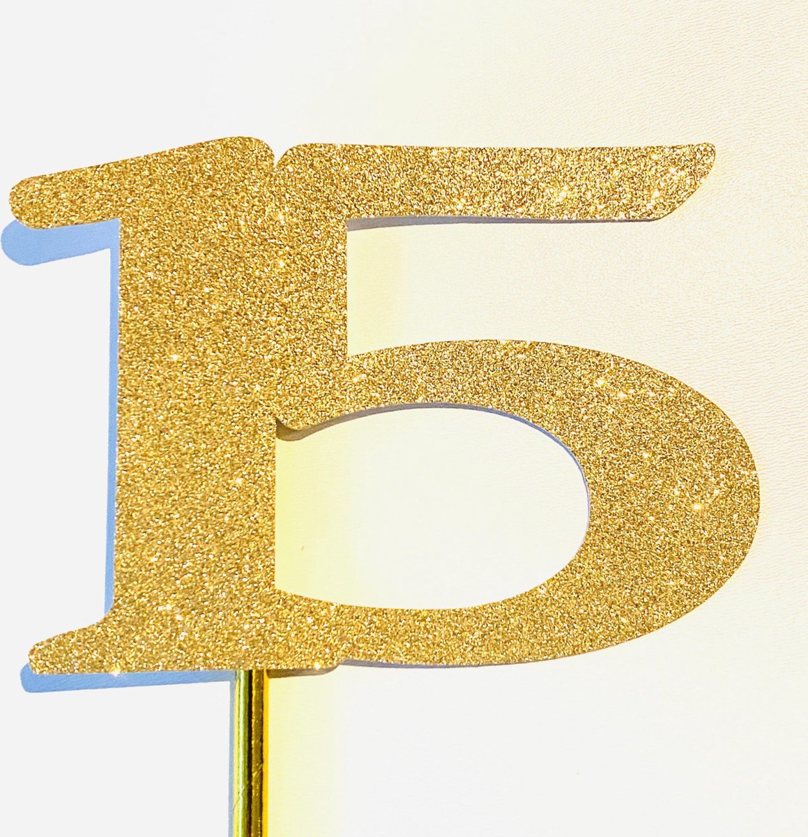 Taarttopper| Cake topper | Taartversiering| Verjaardag| Cijfers | 15 | Goud glitter|14 cm| karton